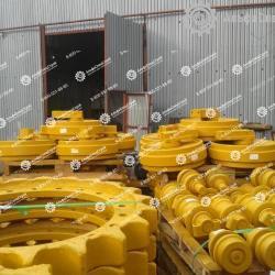 9089636 Каток поддерживающий на экскаватор Hitachi ZX240